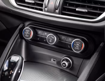 Intérieur Alfa Romeo Stelvio [UK-spec] (949) '2017–pr.