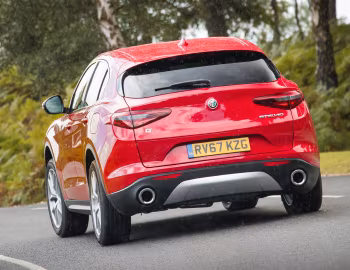 Alfa Romeo Stelvio [UK-spec] (949) '2017–pr.