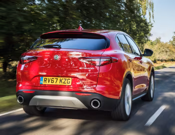 Alfa Romeo Stelvio [UK-spec] (949) '2017–pr.