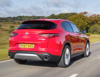 Alfa Romeo Stelvio [UK-spec] (949) '2017–pr.