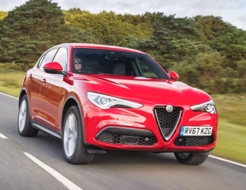 Alfa Romeo Stelvio [UK-spec] (949) '2017–pr.