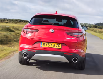 Alfa Romeo Stelvio [UK-spec] (949) '2017–pr.
