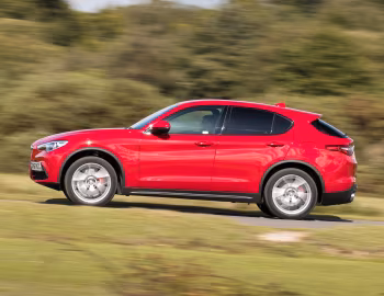 Alfa Romeo Stelvio [UK-spec] (949) '2017–pr.