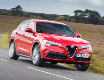 Alfa Romeo Stelvio [UK-spec] (949) '2017–pr.