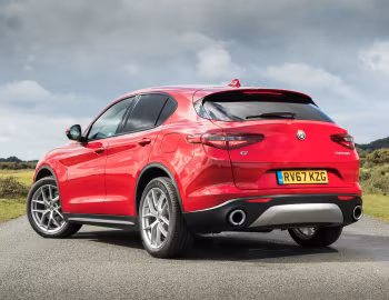 Alfa Romeo Stelvio [UK-spec] (949) '2017–pr.
