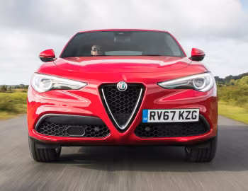Alfa Romeo Stelvio [UK-spec] (949) '2017–pr.
