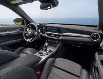 Intérieur 2025 Alfa Romeo Stelvio Intensa [North America] (949) '2025