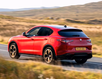 Alfa Romeo Stelvio Intensa [UK-spec] (949) '2025