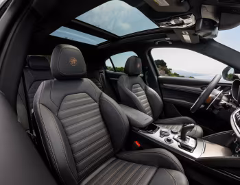 Intérieur 2025 Alfa Romeo Stelvio Intensa [North America] (949) '2025