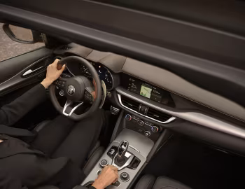 Intérieur Alfa Romeo Stelvio Intensa [Worldwide] (949) '2025