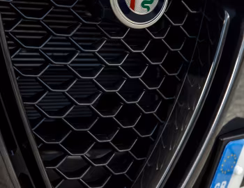 Alfa Romeo Stelvio Nero Edizione [UK-spec] (949) '2018–19