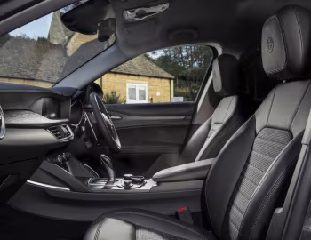 Intérieur Alfa Romeo Stelvio Nero Edizione [UK-spec] (949) '2018–19