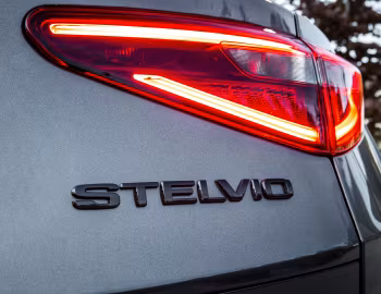 Alfa Romeo Stelvio Nero Edizione [UK-spec] (949) '2018–19