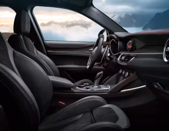 Intérieur 2018–21 Alfa Romeo Stelvio Quadrifoglio [North America] (949) '2018–21