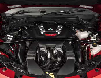 Sous la capuche Alfa Romeo Stelvio Quadrifoglio [UK-spec] (949) '2018–20