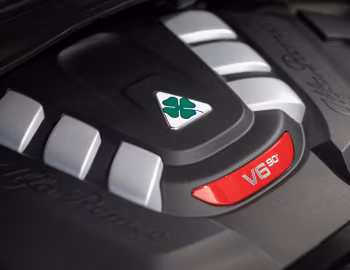 Sous la capuche Alfa Romeo Stelvio Quadrifoglio [Worldwide] (949) '2023–25