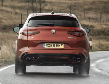 Alfa Romeo Stelvio Quadrifoglio [UK-spec] (949) '2018–20