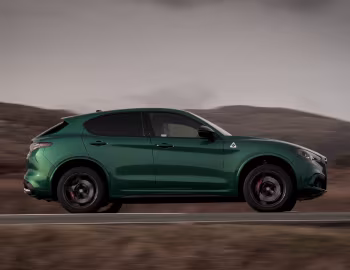 Alfa Romeo Stelvio Quadrifoglio [UK-spec] (949) '2023–25