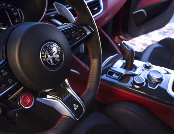 Intérieur 2019–23 Alfa Romeo Stelvio Quadrifoglio Nero Edizione [North America] (949) '2018–23