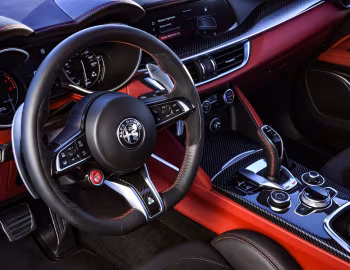 Intérieur 2019–23 Alfa Romeo Stelvio Quadrifoglio Nero Edizione [North America] (949) '2018–23