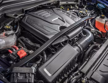 Sous la capuche Alfa Romeo Stelvio Sprint [Worldwide] (949) '2019–pr.