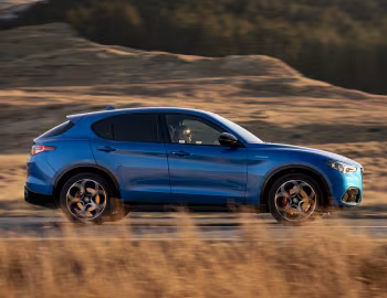 Alfa Romeo Stelvio Veloce [UK-spec] (949) '2023–pr.