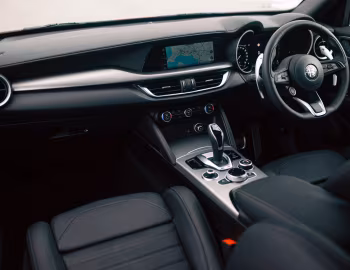 Intérieur Alfa Romeo Stelvio Veloce [Japan] (949) '2023–pr.