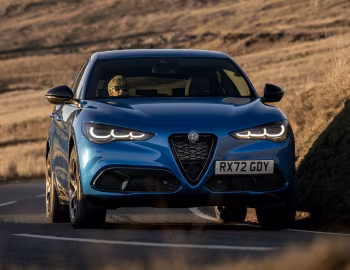 Alfa Romeo Stelvio Veloce [UK-spec] (949) '2023–pr.