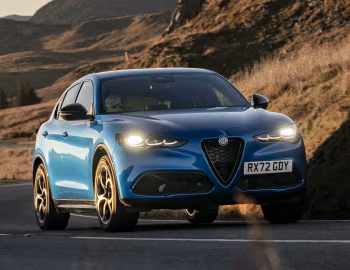 Alfa Romeo Stelvio Veloce [UK-spec] (949) '2023–pr.