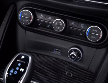 Intérieur 2020–21 Alfa Romeo Stelvio Ti Sport Carbon [North America] (949) '2019–21