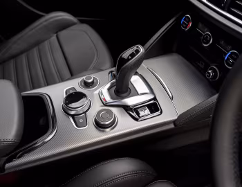 Intérieur Alfa Romeo Stelvio Veloce [UK-spec] (949) '2023–pr.