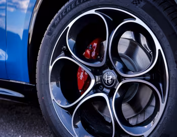 Alfa Romeo Stelvio Veloce [UK-spec] (949) '2023–pr.