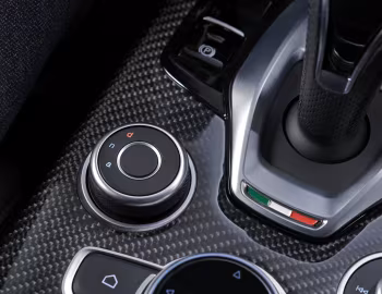 Intérieur 2020–21 Alfa Romeo Stelvio Ti Sport Carbon [North America] (949) '2019–21