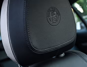 Intérieur Alfa Romeo Stelvio Veloce [South Africa] (949) '2023–pr.