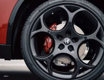 Alfa Romeo Stelvio Veloce [Japan] (949) '2023–pr.