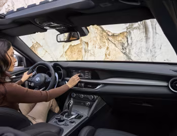 Interior Alfa Romeo Stelvio Veloce [Worldwide] (949) '2023–pr.