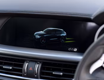Intérieur Alfa Romeo Stelvio Veloce [UK-spec] (949) '2023–pr.