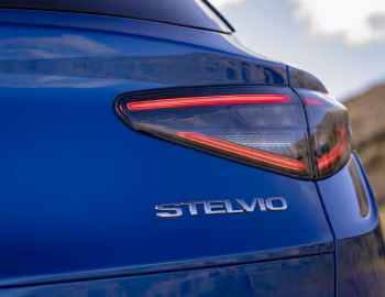 Alfa Romeo Stelvio Veloce [UK-spec] (949) '2023–pr.
