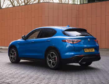 Alfa Romeo Stelvio Veloce [UK-spec] (949) '2023–pr.