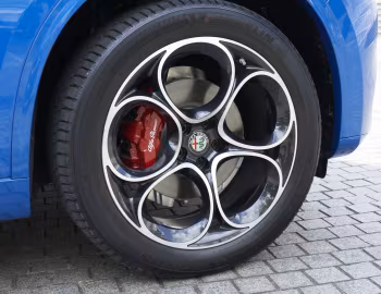 Alfa Romeo Stelvio Veloce [Japan] (949) '2021–23