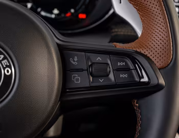 Intérieur 2025 Alfa Romeo Tonale Intensa [North America] (965) '2025