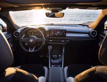 Panneau avant Alfa Romeo Tonale Ibrida Plug-In Q4 Edizione Milano Cortina 2026 [Italy] (965) '2025–26