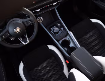 Intérieur Alfa Romeo Tonale Ibrida Plug-In Q4 Edizione Milano Cortina 2026 [Italy] (965) '2025–26