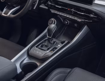 Intérieur 2024–25 Alfa Romeo Tonale Veloce eAWD [North America] (965) '2023–25