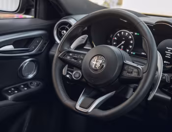 Intérieur 2024–25 Alfa Romeo Tonale Veloce eAWD [North America] (965) '2023–25