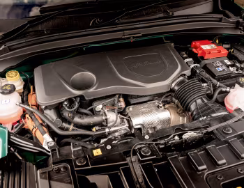 Sous la capuche Alfa Romeo Tonale Veloce Plug-in Hybrid Q4 [UK-spec] (965) '2023–25