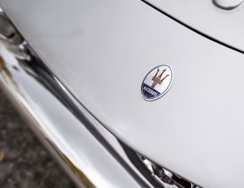 Logo Maserati 5000 GT Coupe (#AM103.042) '03.1962