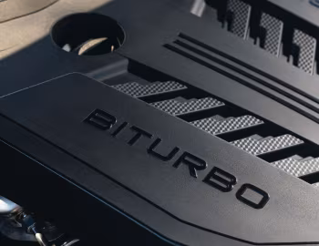 Sous la capuche Alpina B3 GT Touring [UK-spec] (G21) '2025–pr.