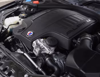 Bajo el capó Alpina B4 Bi-Turbo Convertible [UK-spec] (F33) '03.2014–02.2017
