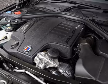 Bajo el capó Alpina B4 S Bi-Turbo Coupe [UK-spec] (F32) '03.2017–10.2018